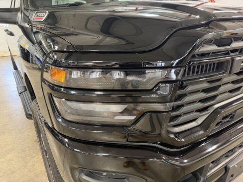 Used 2025 RAM 2500 Big Horn AWD/4WD image 2