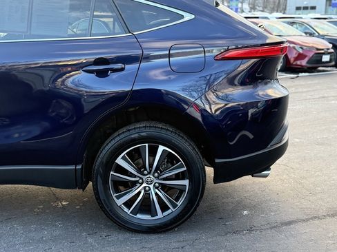 Certified 2023 Toyota Venza LE image 4