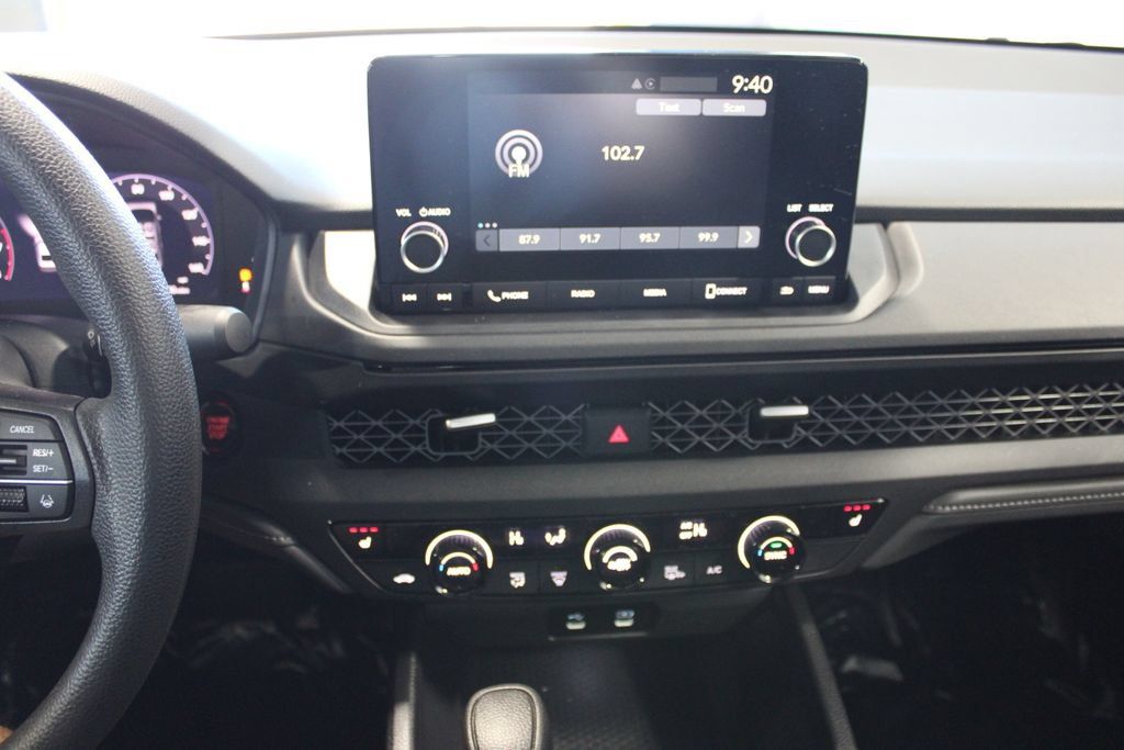 Used 2025 Honda Accord SE image 17