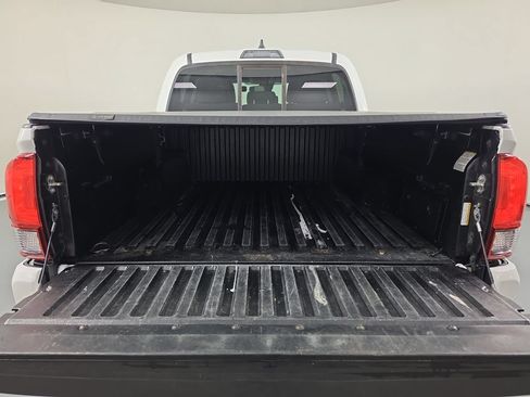 Certified 2022 Toyota Tacoma SR AWD/4WD image 31