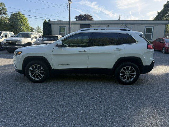 Used 2019 Jeep Cherokee Latitude Plus AWD/4WD image 3