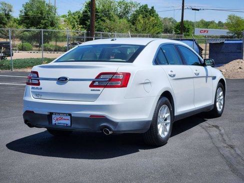 Used 2013 Ford Taurus SE FWD image 3