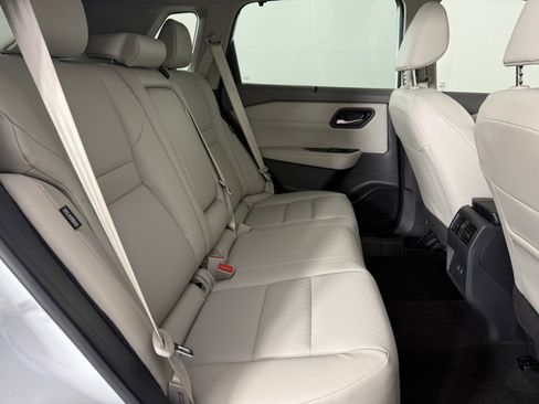 Used 2024 Nissan Rogue SV w/ SV Premium Package image 14