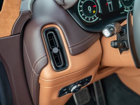 Used 2021 Aston Martin DBX image 17