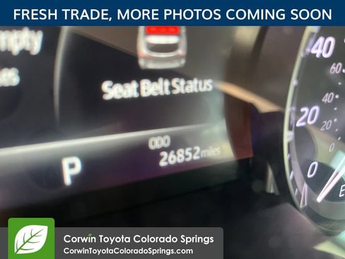 Used 2023 Toyota Highlander XLE FWD image 11