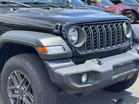 Used 2025 Jeep Wrangler Unlimited Sport AWD/4WD image 7