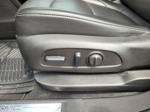 Used 2023 GMC Acadia SLT FWD image 12
