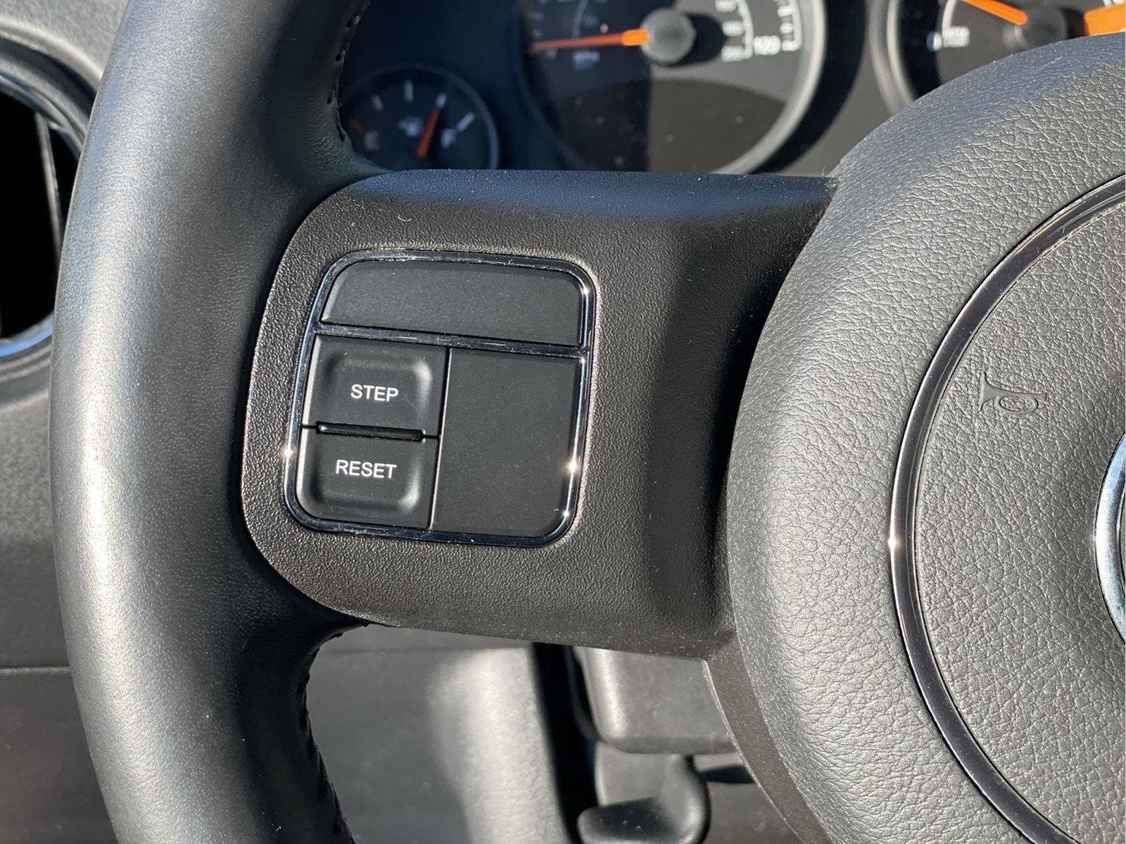 Used 2015 Jeep Patriot Latitude AWD/4WD image 26