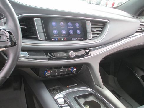 Used 2022 Buick Enclave Essence w/ Experience Buick Package FWD image 29