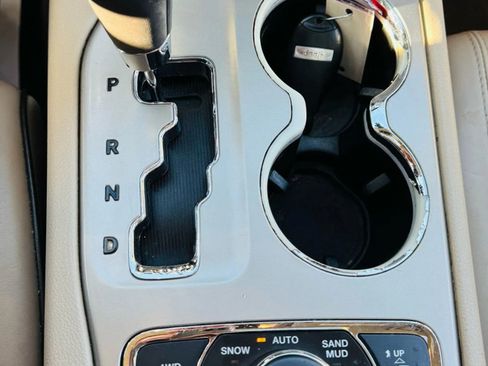 Used 2013 Jeep Grand Cherokee Overland image 16