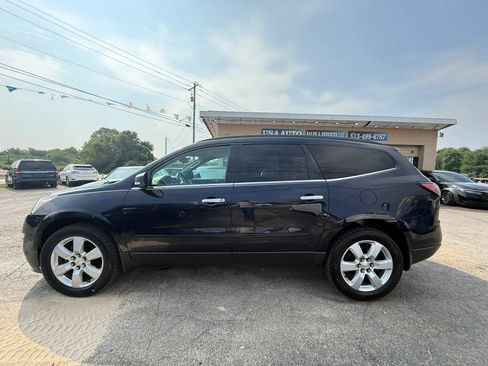 Used 2017 Chevrolet Traverse LT w/ Style and Technology Package FWD image 3