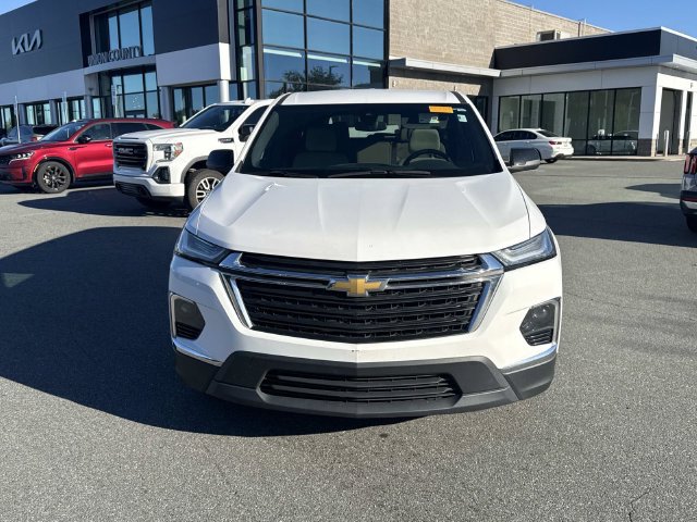 Used 2023 Chevrolet Traverse LS FWD image 2