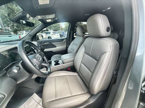 Certified 2026 GMC Acadia Elevation w/ Elevation Premium Package FWD image 18