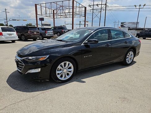 Used 2025 Chevrolet Malibu LT FWD image 2