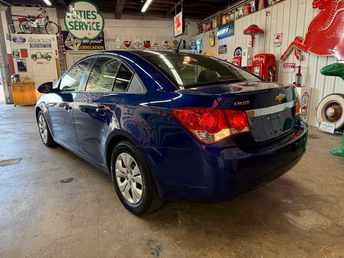 Used 2013 Chevrolet Cruze LS image 3