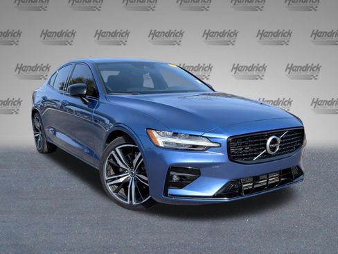 Used 2021 Volvo S60 T5 R-Design image 2