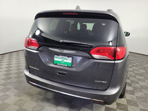 Used 2017 Chrysler Pacifica Limited FWD image 7