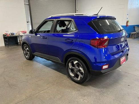 Used 2025 Hyundai Venue Limited FWD image 5