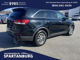 Used 2017 Kia Sorento L video 3
