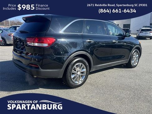 Used 2017 Kia Sorento L image 3