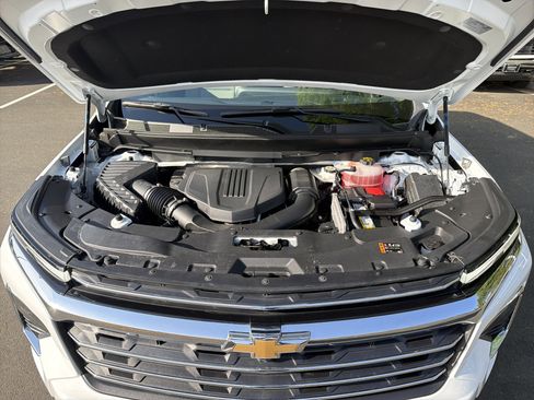 Used 2025 Chevrolet Traverse LT w/ Driver Confidence Package FWD image 33