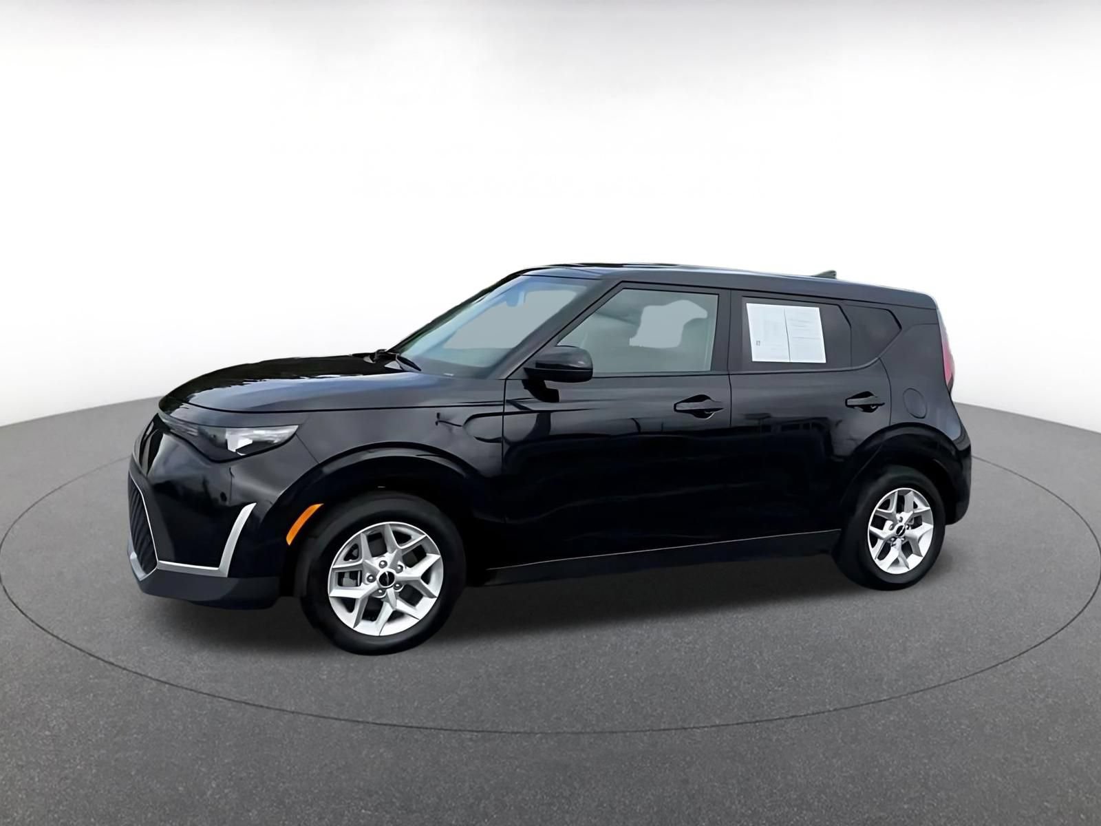 Used 2025 Kia Soul LX w/ LX Technology Package FWD image 7