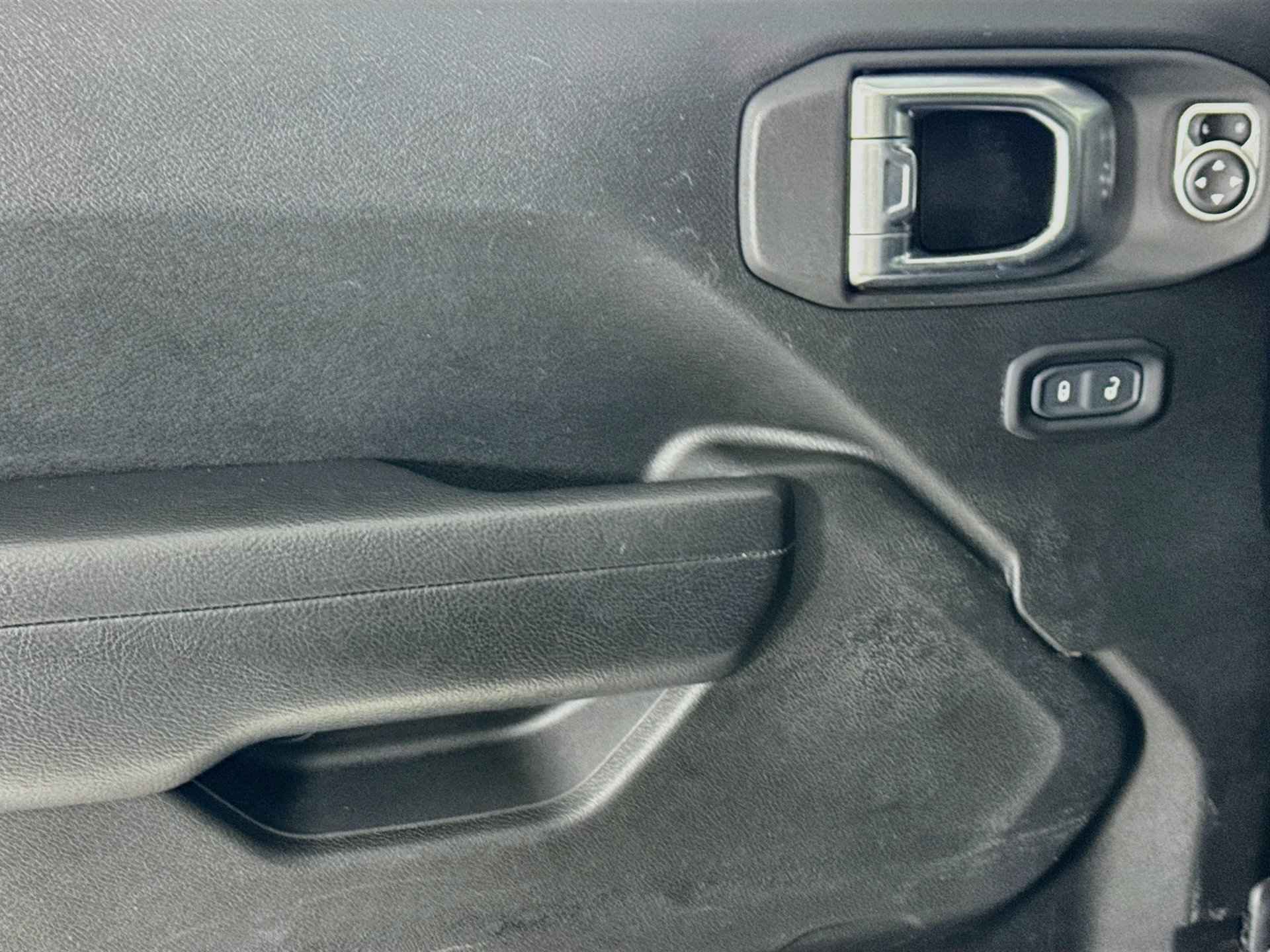 Used 2023 Jeep Gladiator Sport AWD/4WD image 19