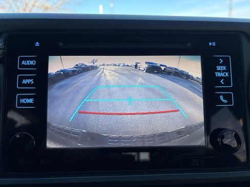 Used 2016 Toyota Tacoma TRD Sport image 9