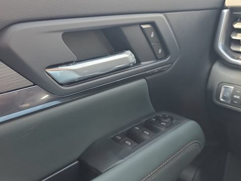 New 2026 GMC Terrain AT4 w/ LPO, Black Badging Package AWD/4WD image 11