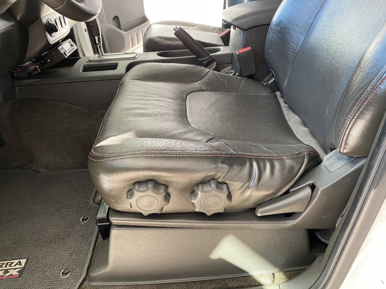 Used 2012 Nissan Xterra PRO-4X w/ Pro-4x Leather Pkg AWD/4WD image 18