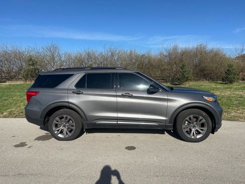 Used 2023 Ford Explorer XLT w/ Equipment Group 202A image 13