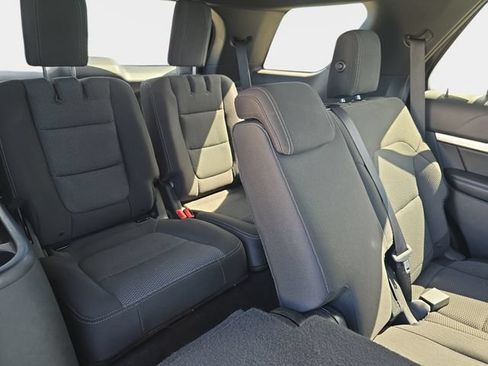 Used 2017 Ford Explorer XLT AWD/4WD image 16