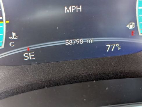 Used 2018 Chrysler Pacifica Limited w/ Tire & Wheel Group FWD image 19