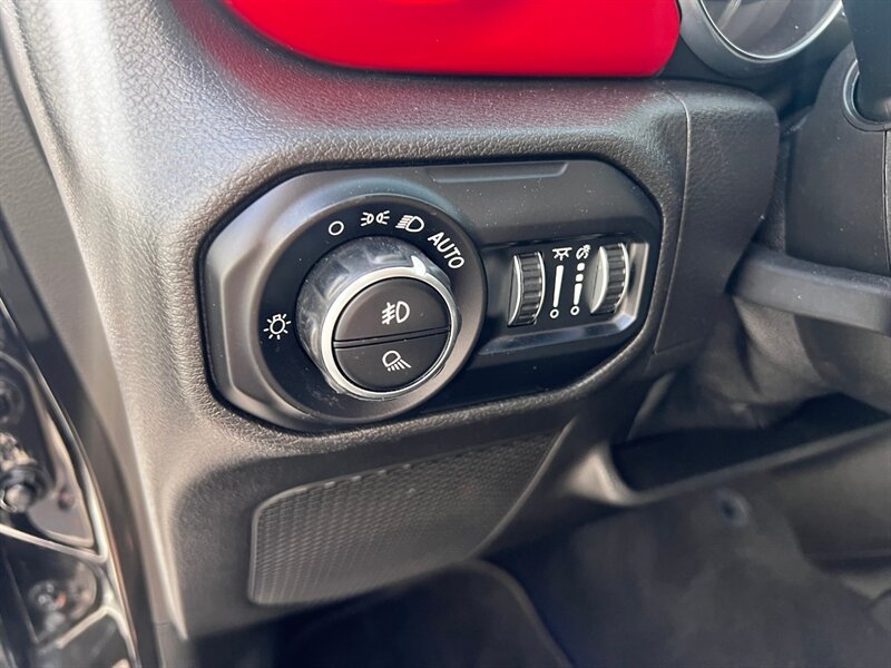 Used 2021 Jeep Gladiator Rubicon AWD/4WD image 26