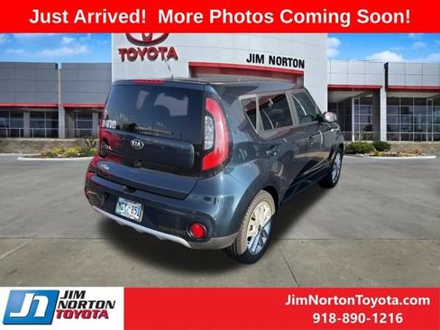 Used 2018 Kia Soul + FWD image 4
