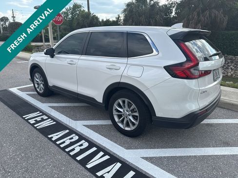 Used 2025 Honda CR-V EX image 3