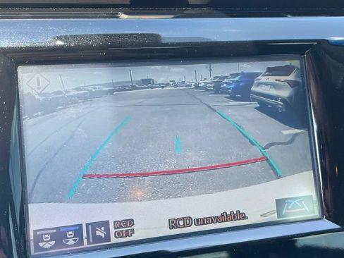 Used 2018 Toyota Camry SE w/ Convenience Package FWD image 10