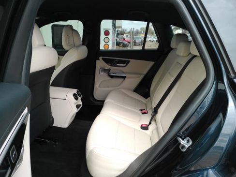 Used 2023 Mercedes-Benz GLC 300 4MATIC w/ Exclusive Trim Package image 19