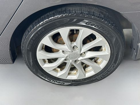 Used 2019 Nissan Sentra SV FWD image 28