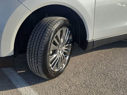 Used 2024 Toyota Venza Limited image 33