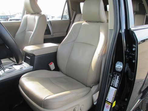 Used 2015 Toyota 4Runner Limited image 17