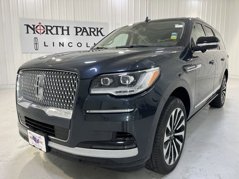 Used 2022 Lincoln Navigator Reserve image 23