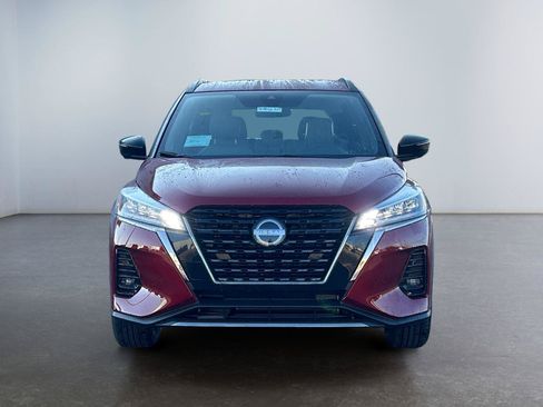 Used 2024 Nissan Kicks SR w/ SR Premium Package FWD image 8