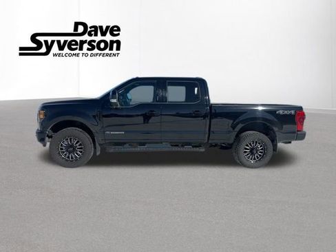 Certified 2022 Ford F250 Lariat w/ Black Appearance Package image 2