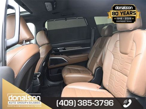 Used 2022 Kia Telluride SX w/ SX Prestige Package image 12