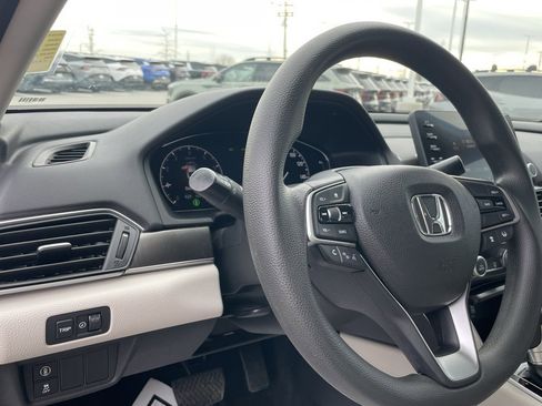 Used 2018 Honda Accord LX image 9