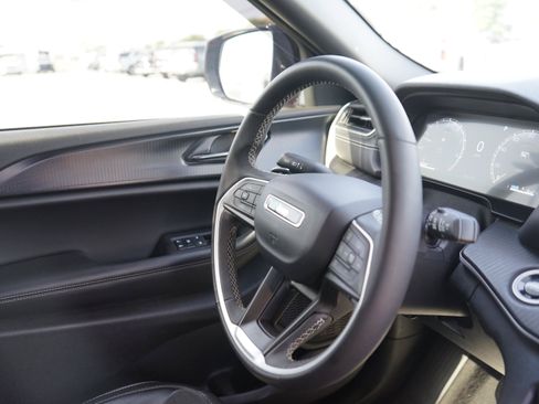 Used 2024 Jeep Grand Cherokee Altitude AWD/4WD image 26