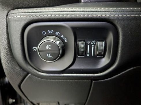 Used 2024 RAM 3500 Limited AWD/4WD image 21