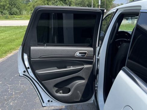 Used 2016 Jeep Grand Cherokee Laredo RWD image 31