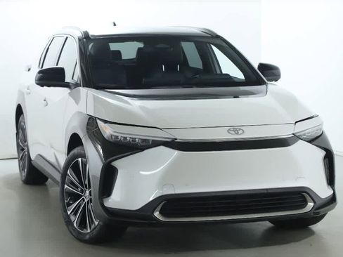 Used 2024 Toyota bZ4X Limited image 2